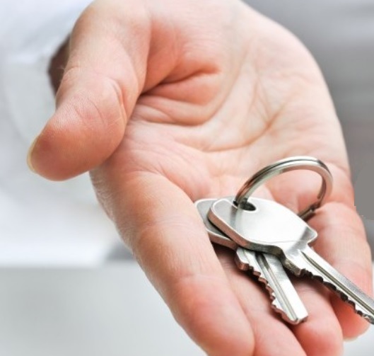 Как передать право собственности на ипотечный кредит ?