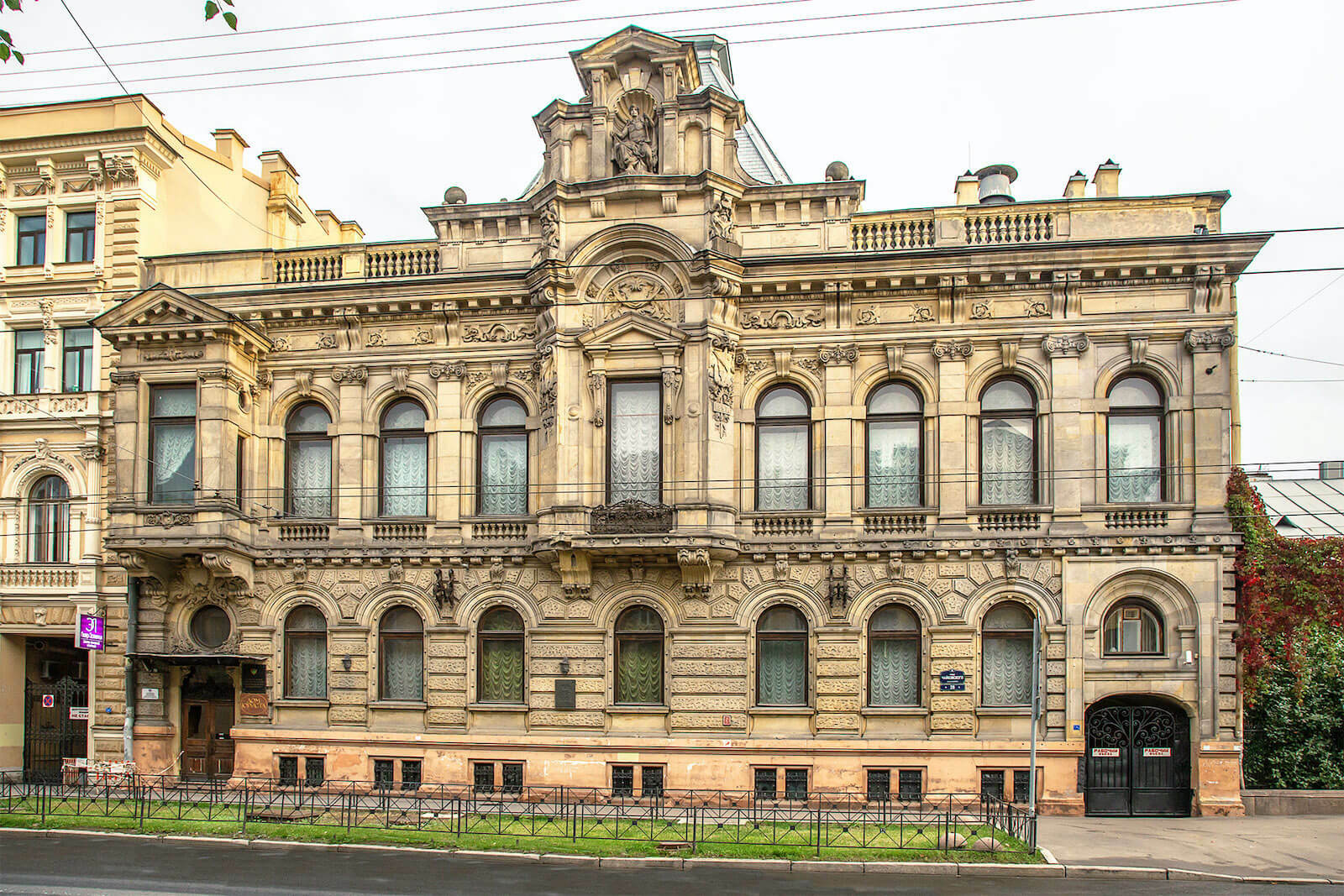 Сохранение наследия в современных условиях: решение проблем при проектировании новых зданий в Санкт-Петербурге