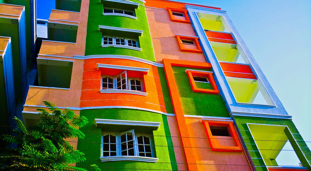 Энергосберегающая краска для фасадов многоэтажек