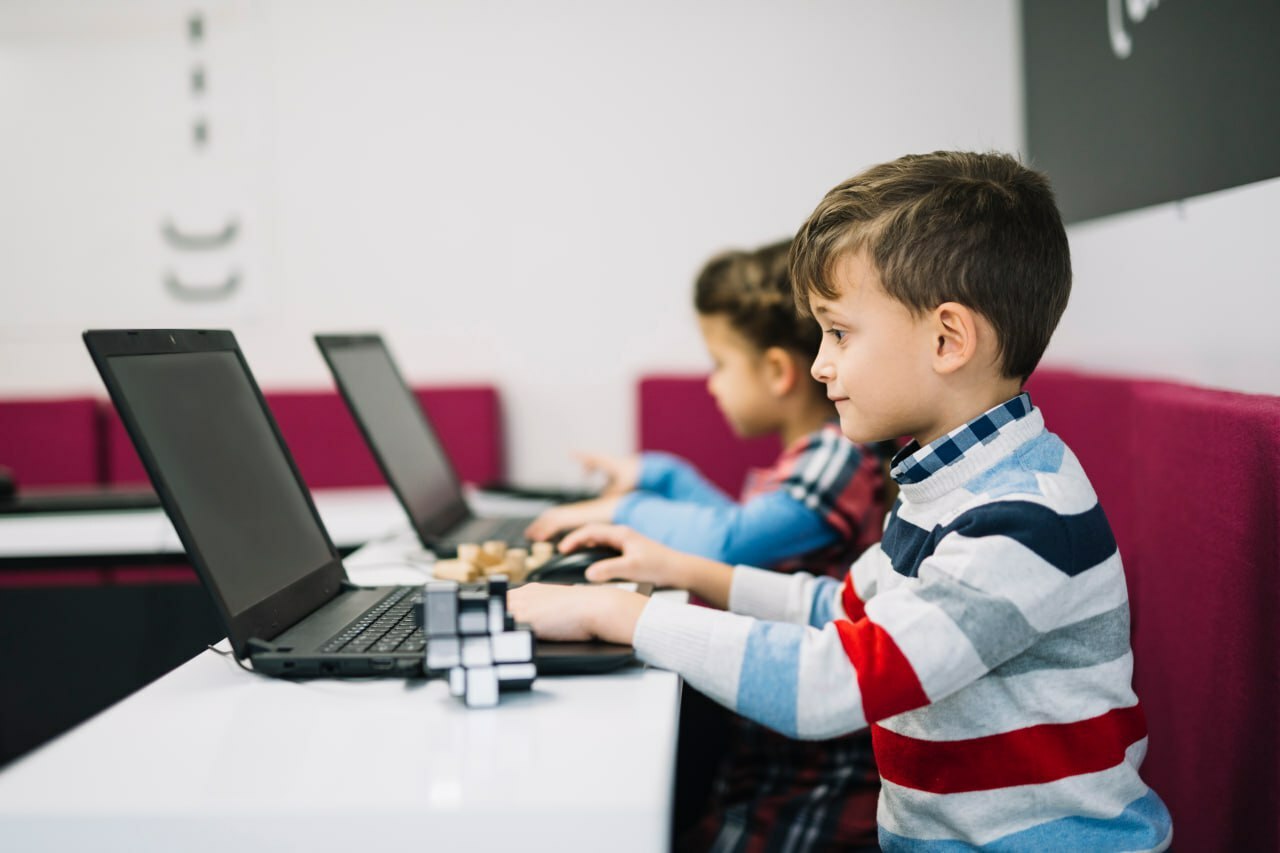В школе №1392 района Новые Ватутинки в декабре стартует обучение программированию, которое признано ЮНЕСКО как лучший в мире проект в сфере цифровых технологий для детей