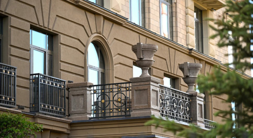 Концерн «КРОСТ» объявляет о начале выдаче ключей в премиальном жилом комплексе «Театральный квартал» в «Доме Щусева» и «Доме Жолтовского» 