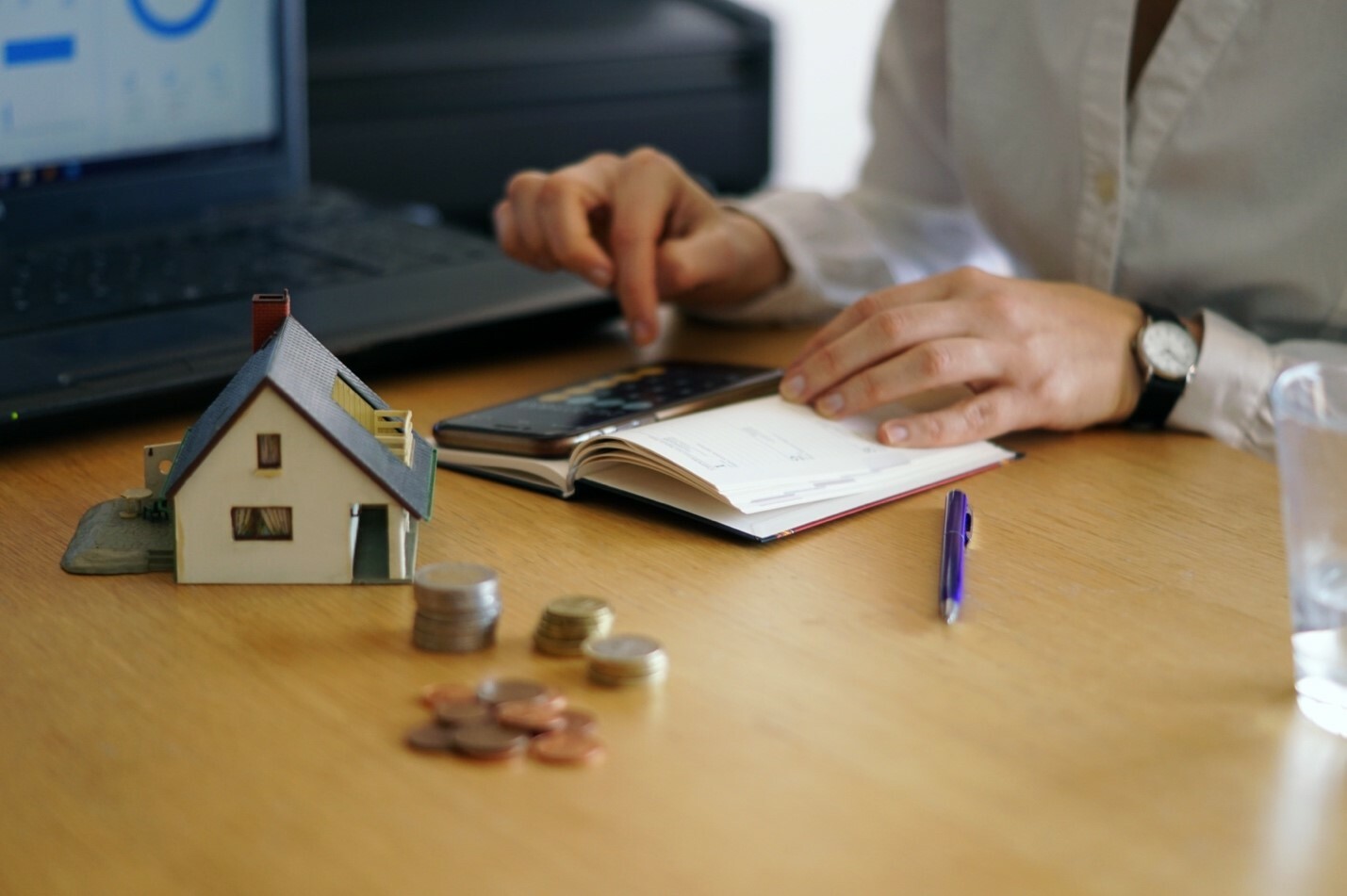 Владельцы квартир жалуются на включение стоимости страховки в ежемесячные платежные квитанции. Что делать, если вы не соглашались на услугу?